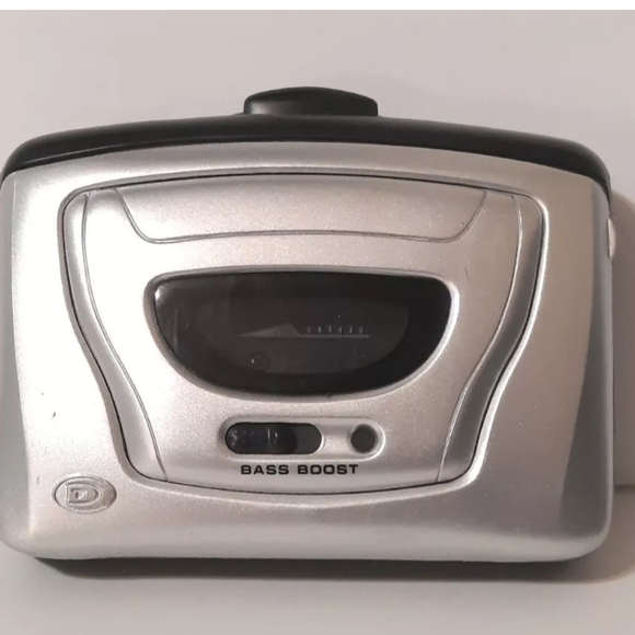 Duraband Model M820 Portable Cassette Player Tested - Picture 7 of 7